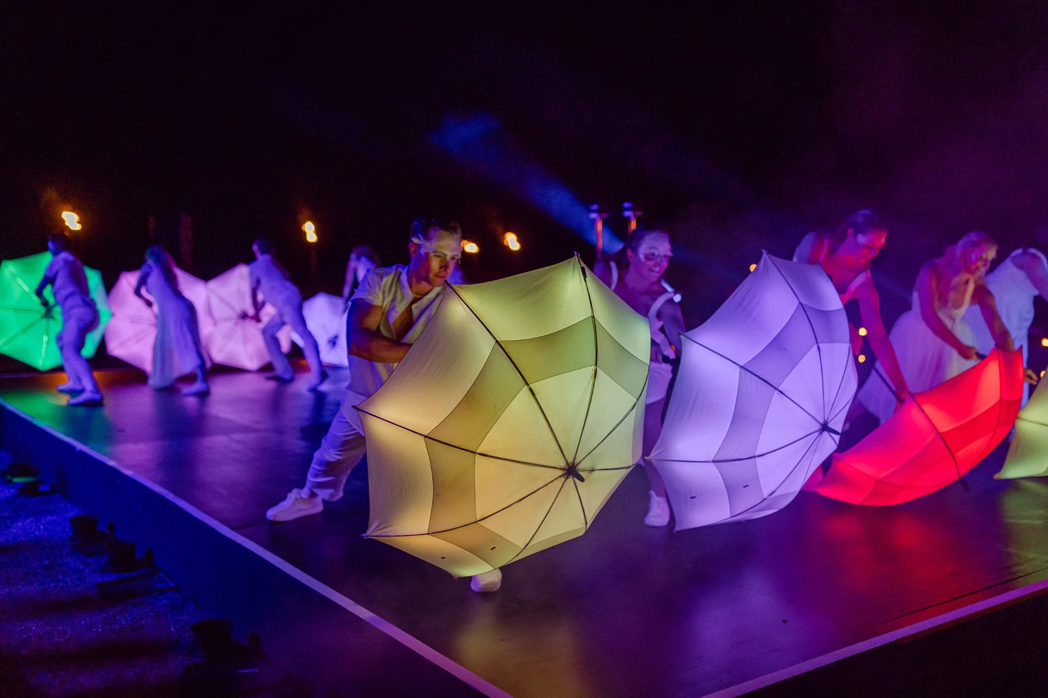 Immersive performers at a luxury party by Sauveur Studios.